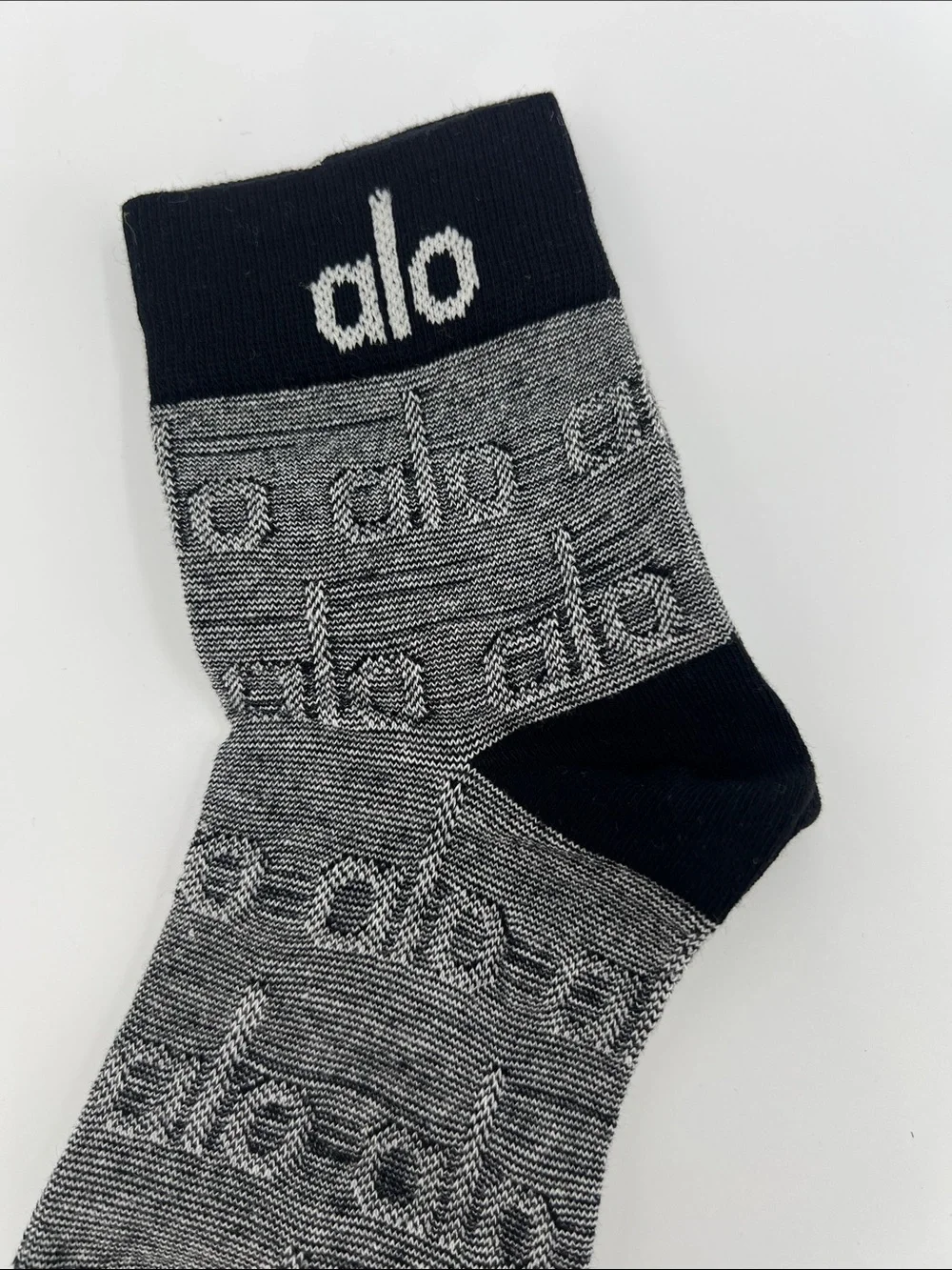 ALO Yoga Men and Women Low-Cut Sock 2-Pack — Black/Grey & Taupe